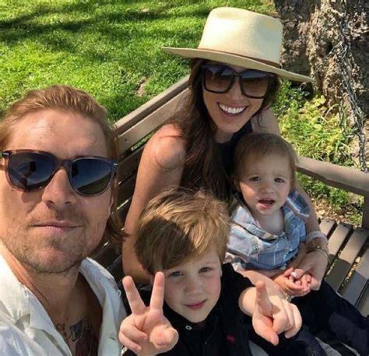 Bear Rinehart is Married to Wife: Mary Reames. Kids.
