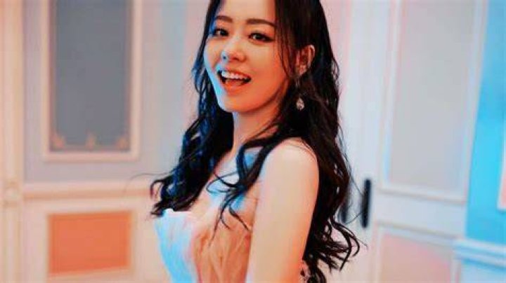 
Chinese Singer Jane Zhang Knowingly Contracted Herself With COVID-19 