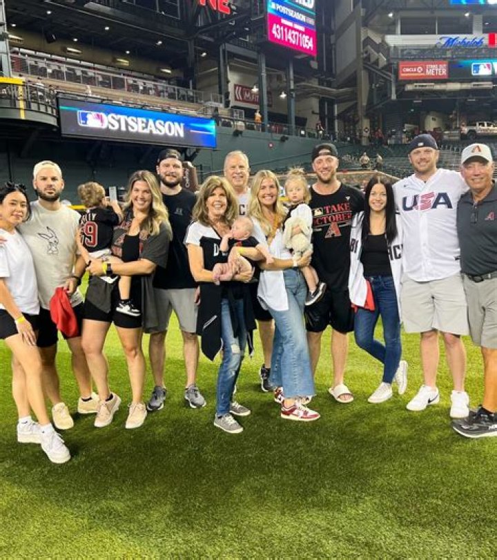 
Pitcher Merrill Kelly Wife Bre Kelly Welcomed A Daughter In 2022 
